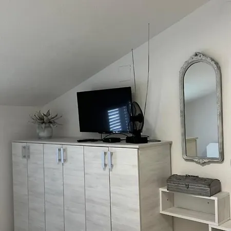 Apartment Violet