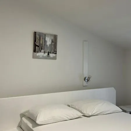Apartment Violet